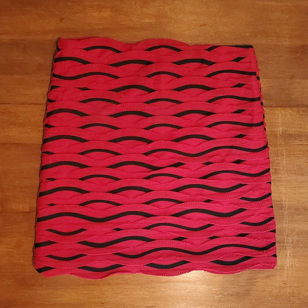 Red and Black Waves Windsor Mini Skirt